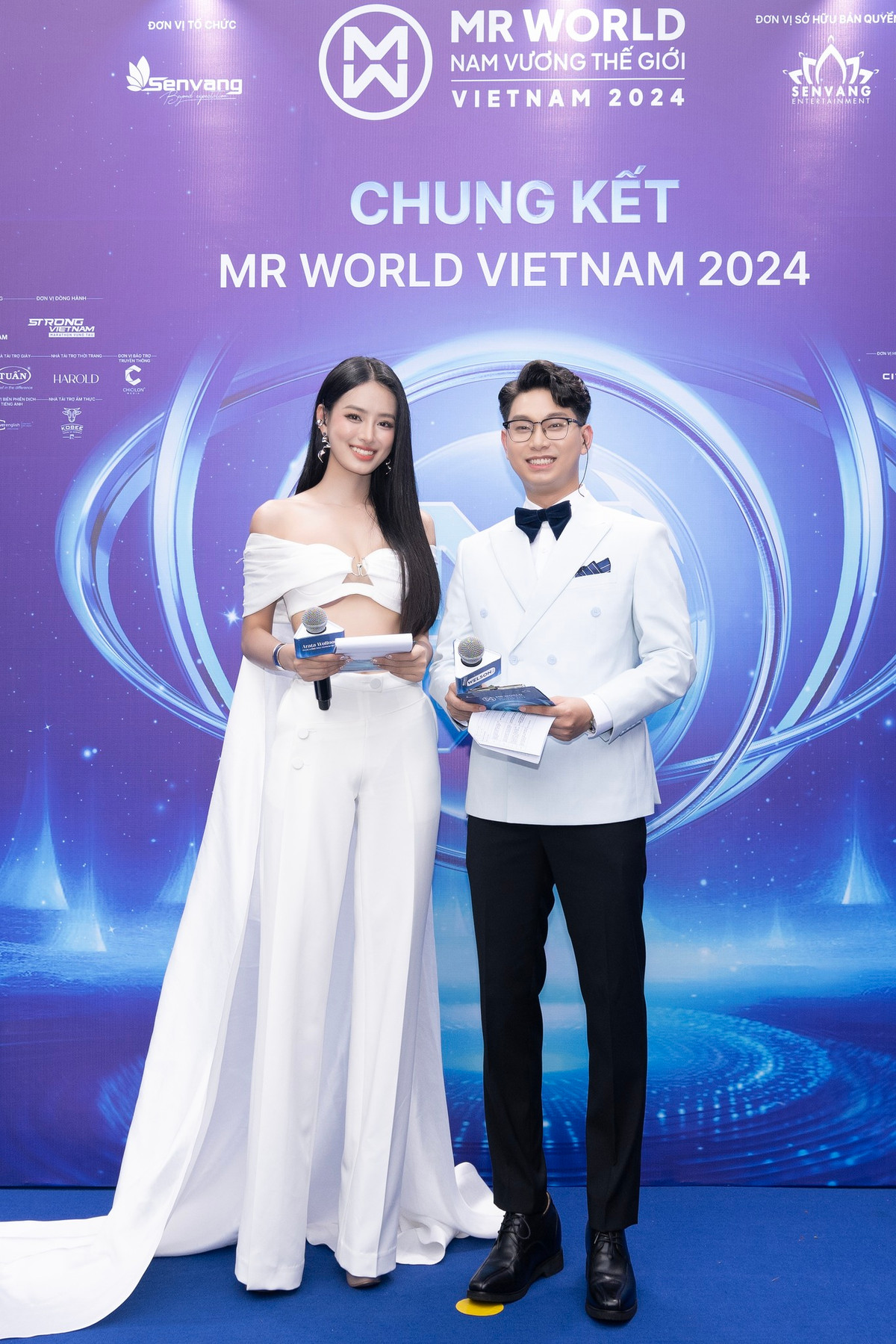 MC - Á hậu Bùi Khánh Linh và MC Trọng Hiền tại thảm đỏ của chung kết Mr World Vietnam 2024.