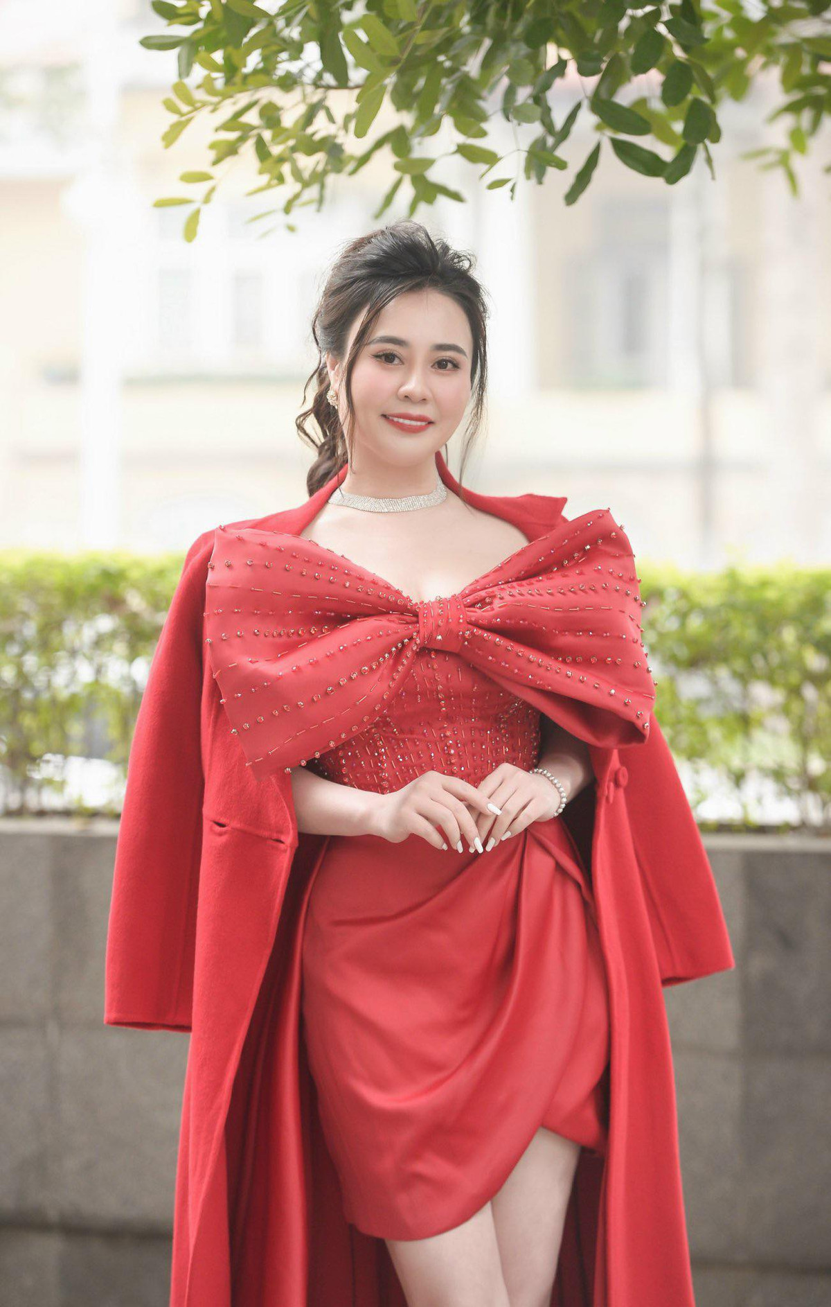 Hoa hau Phan Kim Oanh khoe qua “khung” tu Dubai dip 8/3-Hinh-2