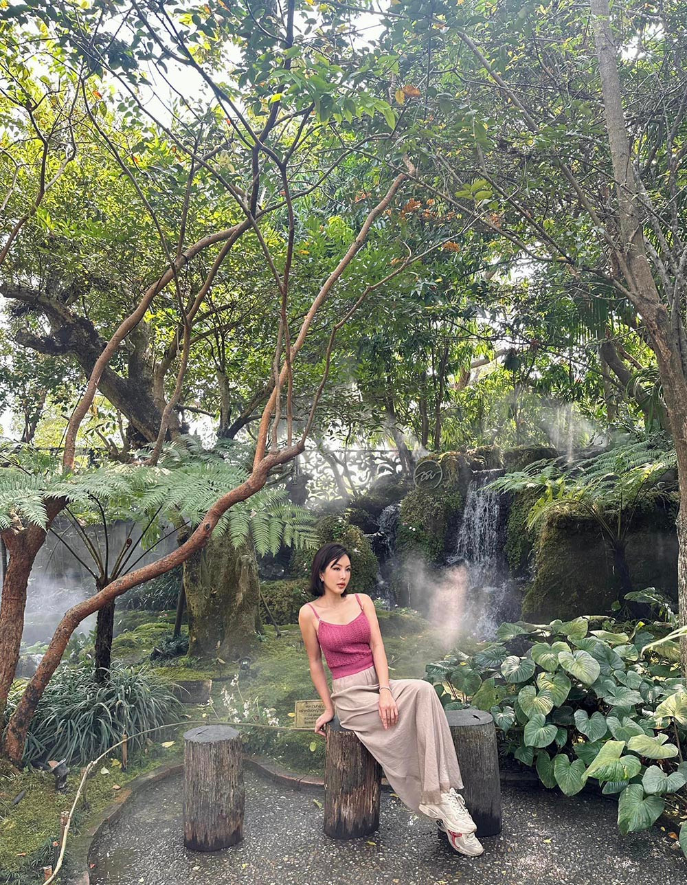 Bà mẹ 3 con cho biết đọc sách, du lịch, sưu tầm nước hoa là những sở thích cô duy trì thường xuyên.