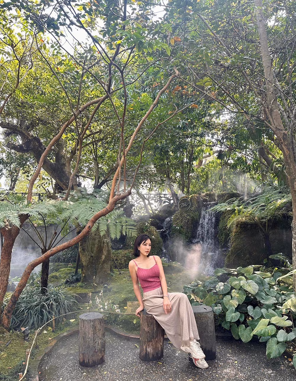 Bà mẹ 3 con cho biết đọc sách, du lịch, sưu tầm nước hoa là những sở thích cô duy trì thường xuyên.