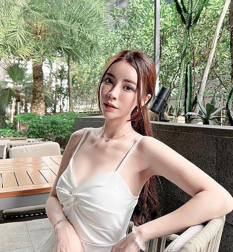 Nhiều fan hâm mộ của Angel Liya cho biết, xem hot girl chơi DJ, họ vừa thoả mãn được phần nghe, vừa mãn nhãn phần nhìn.
