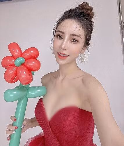 Các fan hâm mộ của Angel Liya cho biết, họ hâm mộ cô nàng không chỉ vì Angel Liya một hot girl gợi cảm rực rỡ mà cô còn là một người vô cùng kiên trì mạnh mẽ.