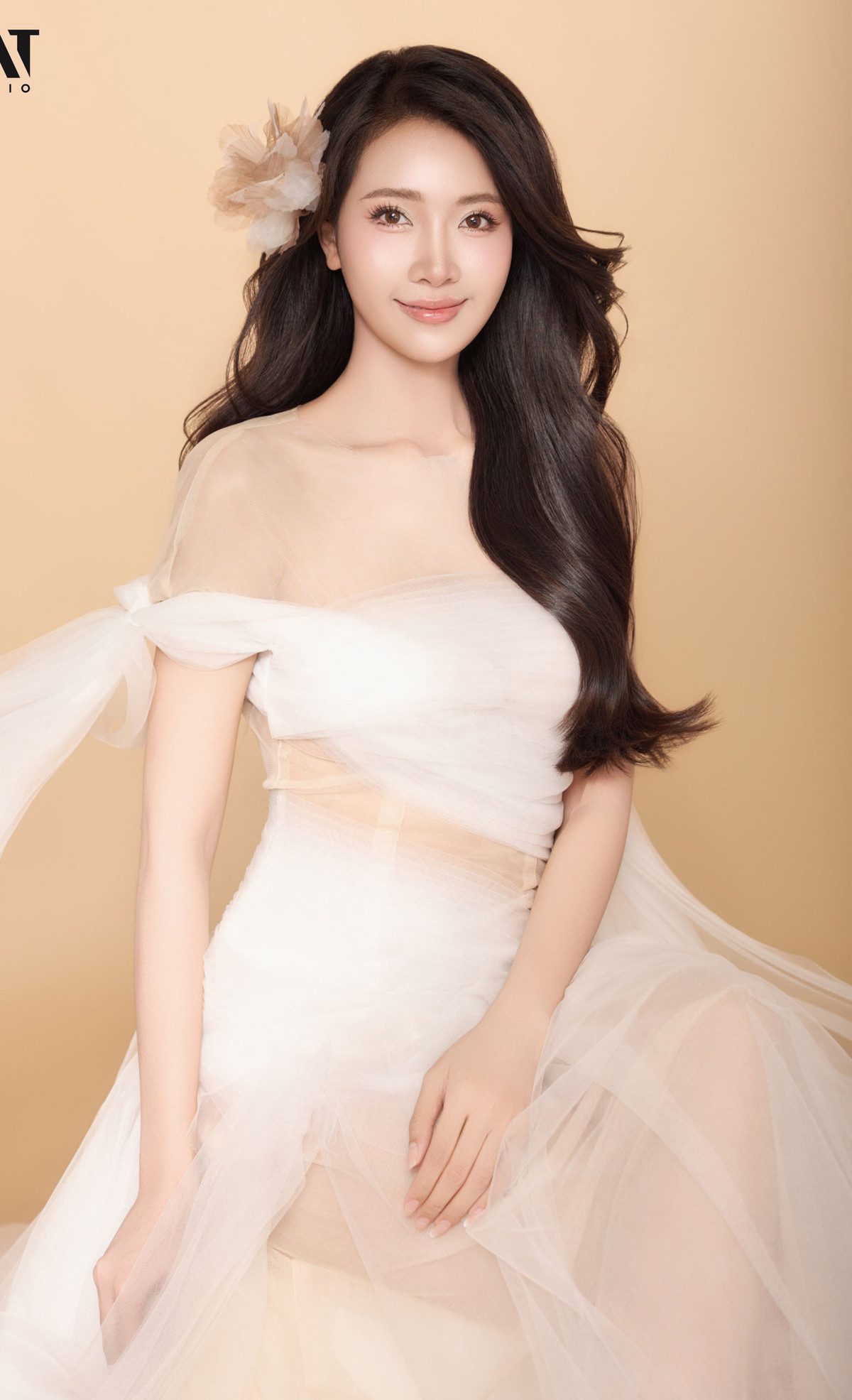 Không những ghi điểm với khán giả bởi sự tự tin, chuyên nghiệp, duyên dáng mỗi khi lên sóng, Ngọc Khánh còn gây ấn tượng bởi nhan sắc xinh đẹp, ngọt ngào.