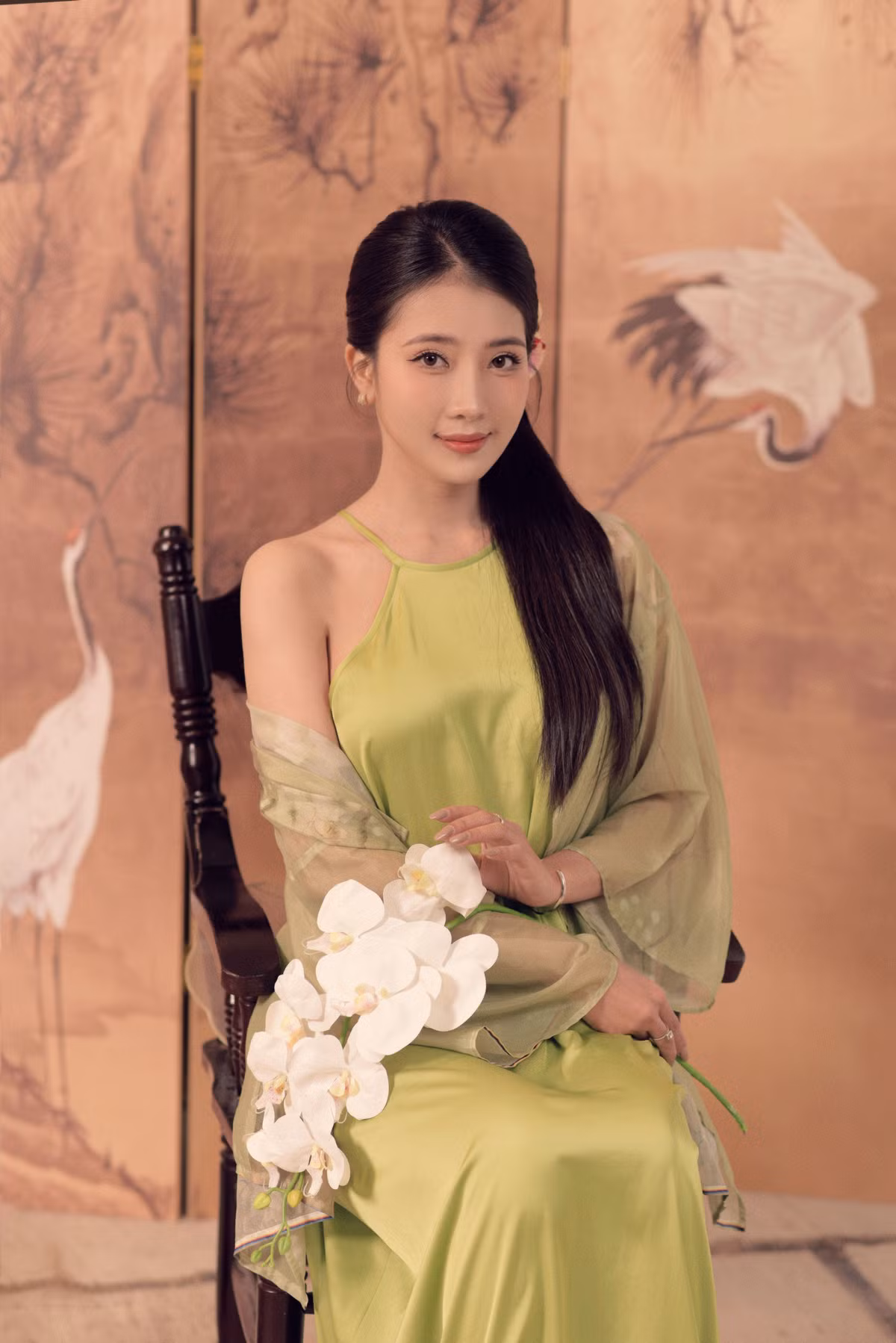 Ngọc Khánh cho biết: “Tôi luôn nhắc nhở bản thân lấy trí tuệ làm sự nghiệp, lấy sự tử tế làm lẽ sống. Thay vì nghĩ cần phải đạt được những thành tựu gì, tôi sẽ trau dồi trí tuệ thông thái và luôn tử tế, tôn trọng mọi người”.