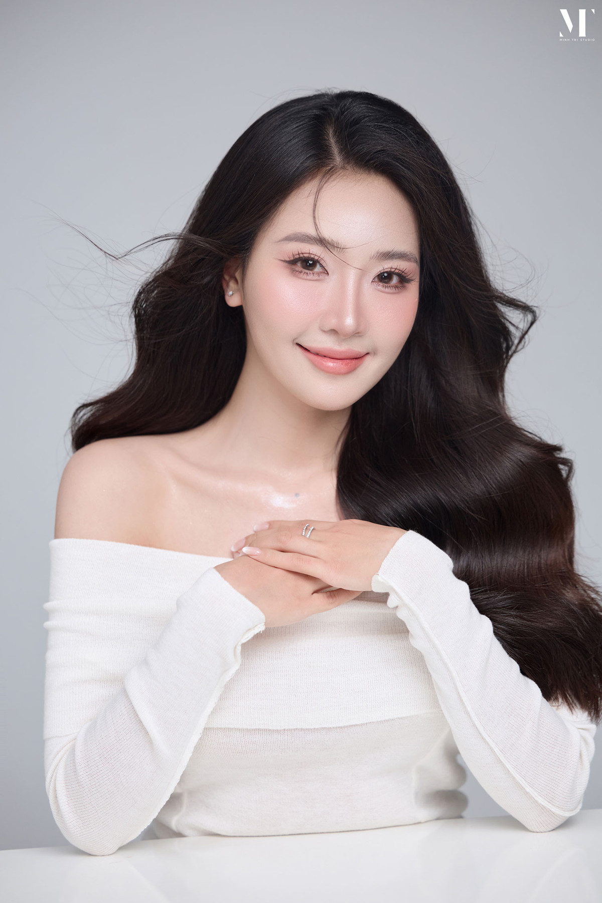  Ngọc Khánh tốt nghiệp Trường Đại học Khoa học Xã hội và Nhân văn, từng làm mẫu ảnh và diễn viên tự do.