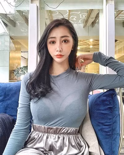 Nini được xem là một hot girl đa tài.