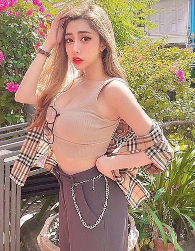 Chính vì vậy, các fan hâm mộ của Nini còn gọi cô nàng là mỹ nhân ngành bất động sản hay hot girl bất động sản.