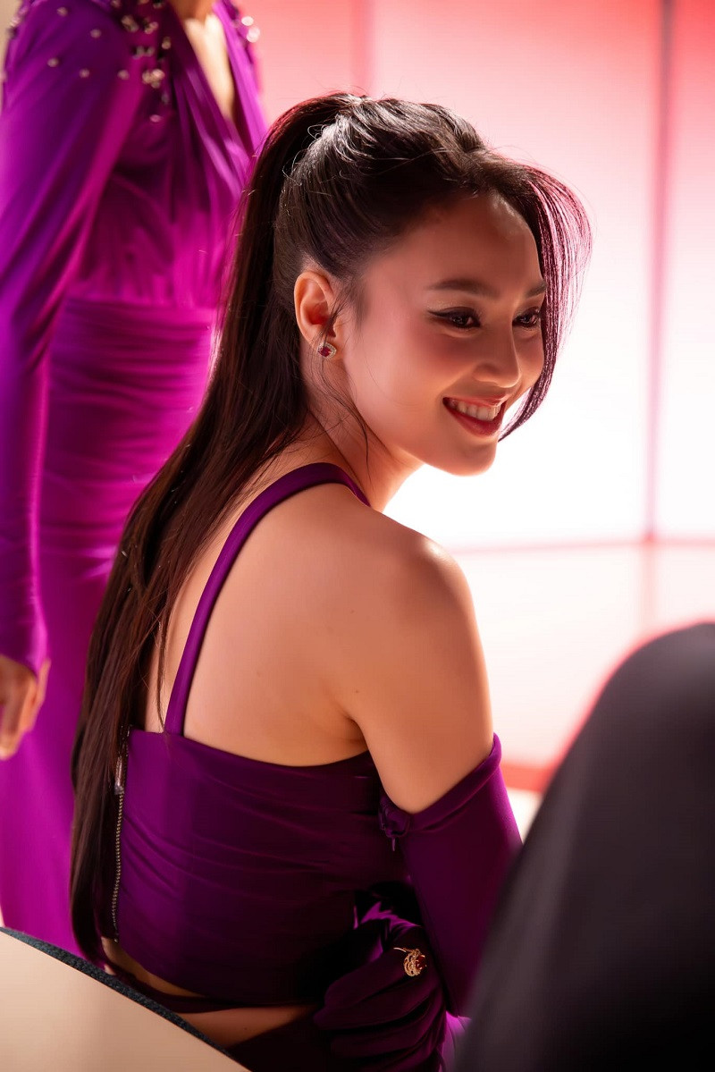 Ninh Duong Lan Ngoc len tieng ve thong tin roi showbiz di du hoc