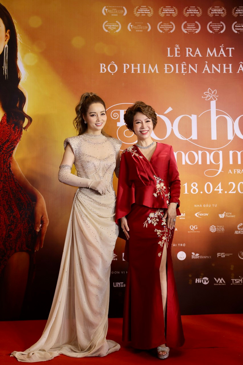 Riêng cá nhân đạo diễn Mai Thu Huyền đã đạt 2 giải thưởng gồm: Nữ đạo diễn phim truyện xuất sắc nhất tại World Film Festival in Cannes, Pháp và Giải Đạo diễn danh dự trong Liên hoan phim phụ nữ tại Chicago, Mỹ. Phim cũng nhận được Giải đặc biệt của BGK - Top 3 bộ phim truyện hay nhất tại LHP New Delhi ở Ấn Độ khi phải cạnh tranh với 650 bộ phim khác đến từ 52 quốc gia. Ngoài ra, bộ phim tiếp tục được đề cử và tranh giải ở các liên hoan phim quốc tế khác tại: Rome (Ý), Berlin (Đức), Amsterdam (Hà Lan), Los Angeles (Mỹ), Vancouver (Canada)...