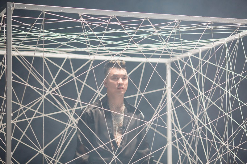 Vo sieu mau xuat hien xinh dep trong MV cua Ung Hoang Phuc-Hinh-2