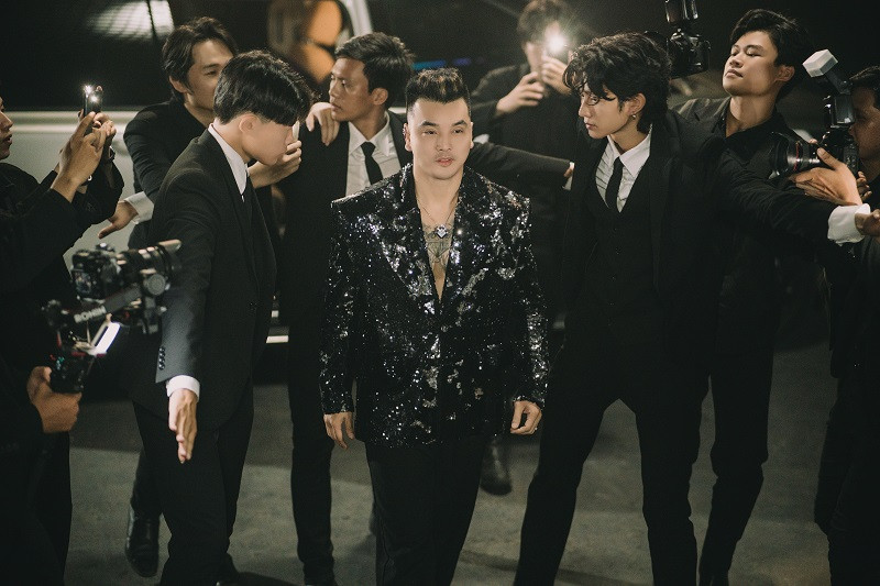 Vo sieu mau xuat hien xinh dep trong MV cua Ung Hoang Phuc