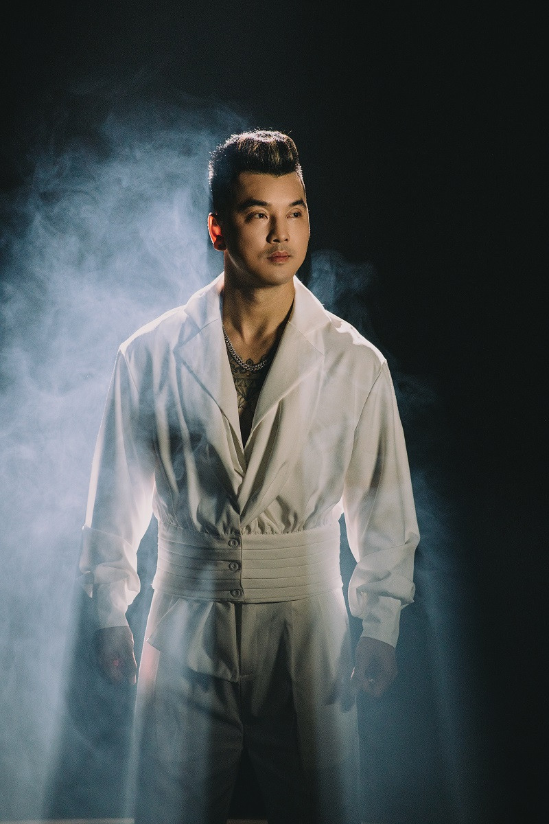 Vo sieu mau xuat hien xinh dep trong MV cua Ung Hoang Phuc-Hinh-3