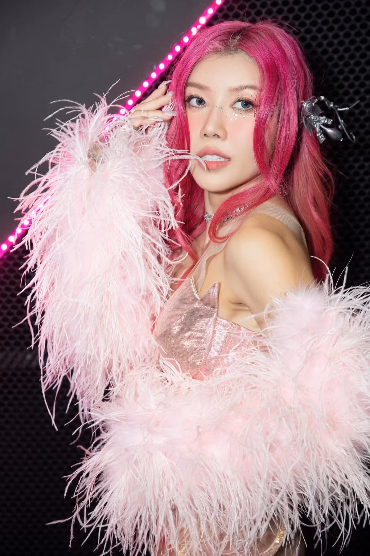 Diva My Linh tiet lo ly do “ne” Trang Phap, cham 9 diem