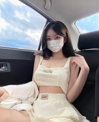 Đặc biệt, các đường nét của hot girl xinh đẹp này vô cùng tự nhiên, không giống như những hot girl chỉnh sửa, phẫu thuật thẩm mỹ.