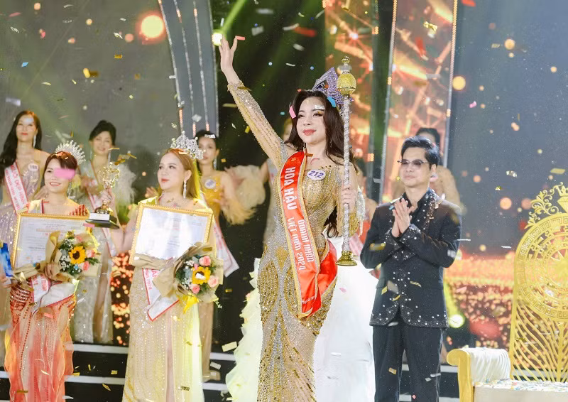 Pham Le Thu Hien dang quang Hoa hau Doanh nhan Viet Nam 2024-Hinh-3