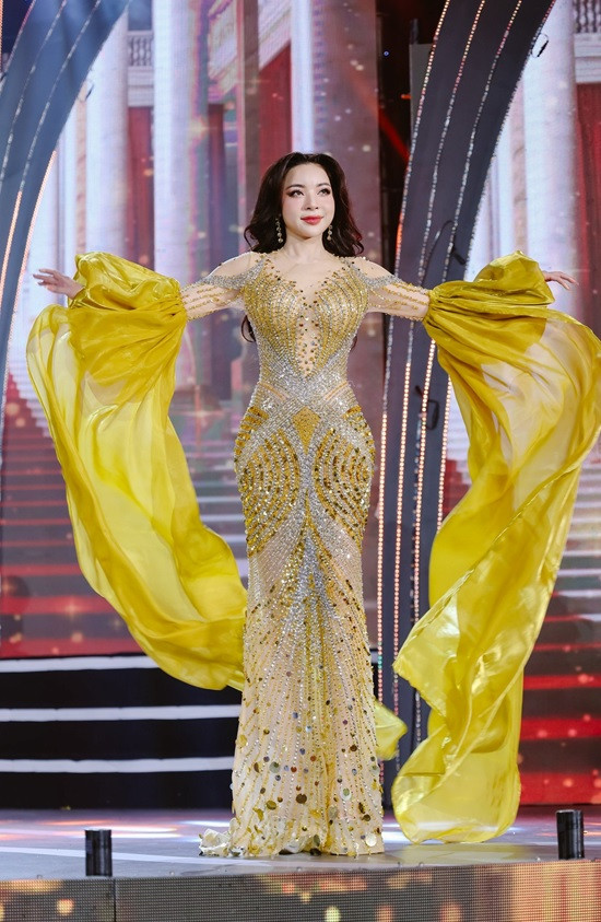 Pham Le Thu Hien dang quang Hoa hau Doanh nhan Viet Nam 2024-Hinh-5