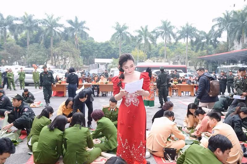 Hoa hau “hai nhiem ky” Phan Kim Oanh: “Toi da co 1 nam tron ven”