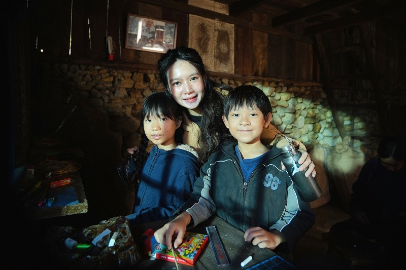 Theo chia sẻ từ Lý Hải, cũng giống như tất cả các diễn viên khác, các bé đều phải trải qua vòng casting để có cơ hội tham gia Lật mặt 7 chứ không hề được ưu ái hay “đặc cách”.