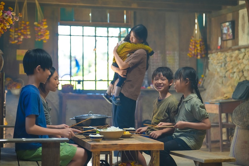 Trong teaser trailer của Lật mặt 7: Một điều ước, các con của Lý Hải xuất hiện ở ngay phút đầu tiên. Cả 4 bé đều thủ vai những người con của bà Hai lúc còn nhỏ.