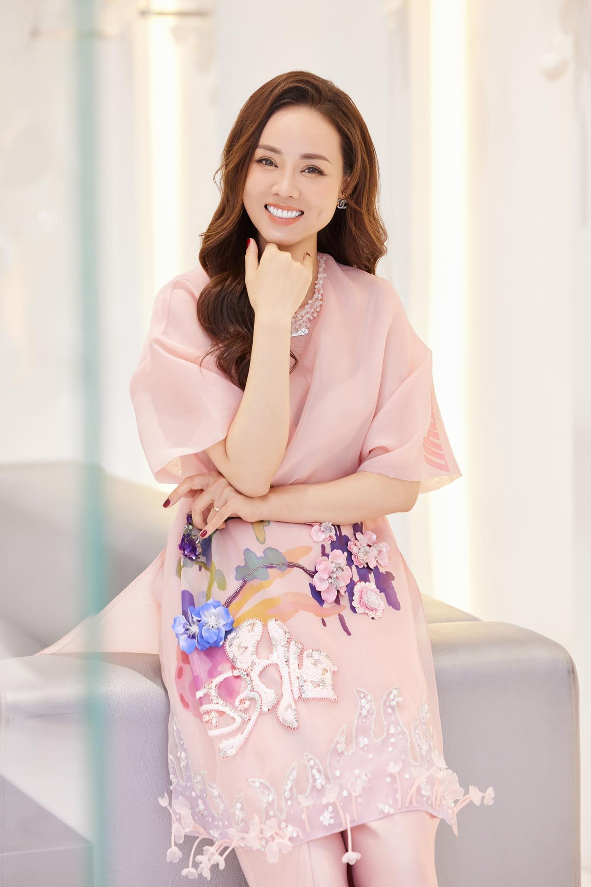 Ngọc Hà cũng chia sẻ, vợ chồng cô rất vui vì có nhiều khách đến chơi dịp Tết như: Nghệ sĩ Xuân Bắc, diễn viên Kiều Thanh, Hồng Đăng...