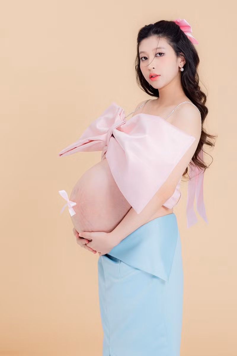 Công việc thuận lợi, sau một năm ăn hỏi, hiện cặp đôi đã mua được nhà riêng, tậu xế hộp tiền tỷ để tiện đi lại.