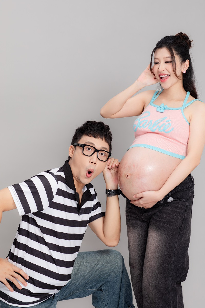 Kim Chi hồ hởi cho biết cô nhận được sự quan tâm, chăm sóc của cả hai bên gia đình và ông xã. Cả nhà 5 người luôn túc trực bên cạnh cô, lo lắng từng bữa ăn, giấc ngủ nên tinh thần cô vô cùng thoải mái.