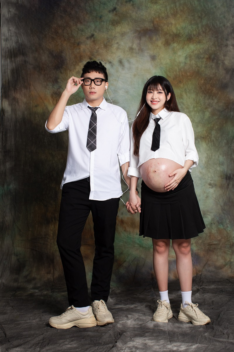 Cặp đôi đã có những khoảnh khắc tuyệt đẹp, gương mặt rạng rỡ ánh lên niềm hạnh phúc khi lần đầu làm cha mẹ.