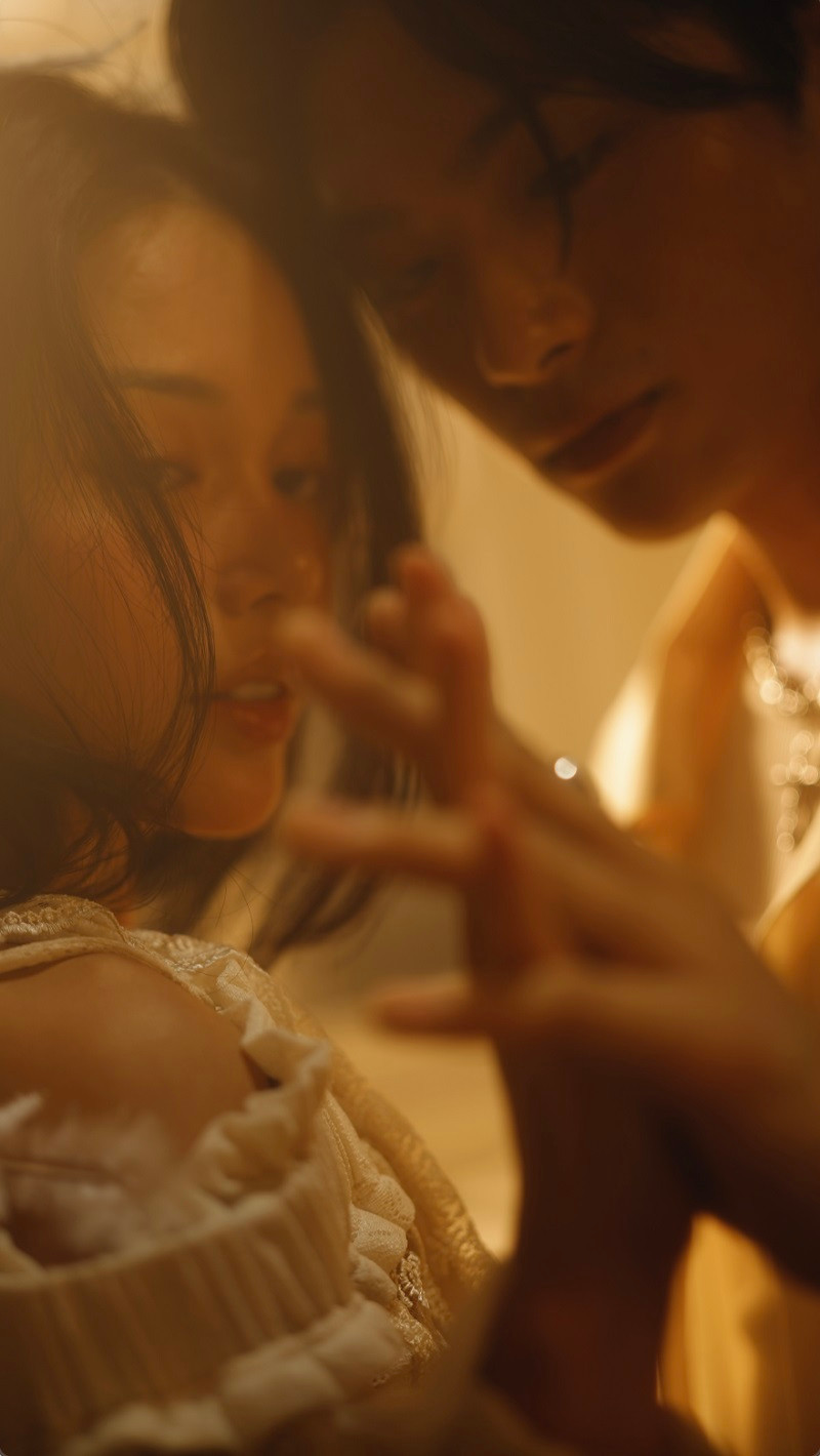 Linh Ngoc Dam la nang tho cua Grey D trong MV moi