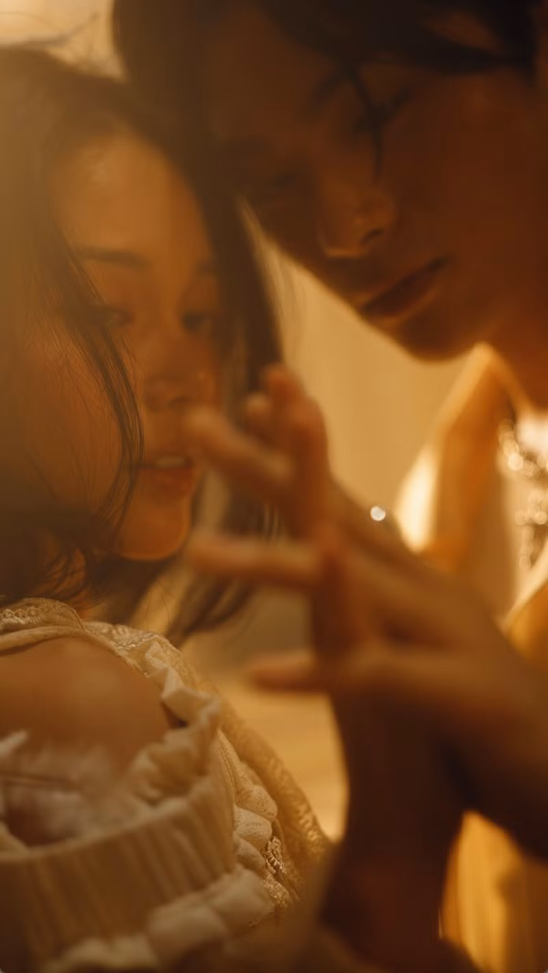 Linh Ngoc Dam la nang tho cua Grey D trong MV moi