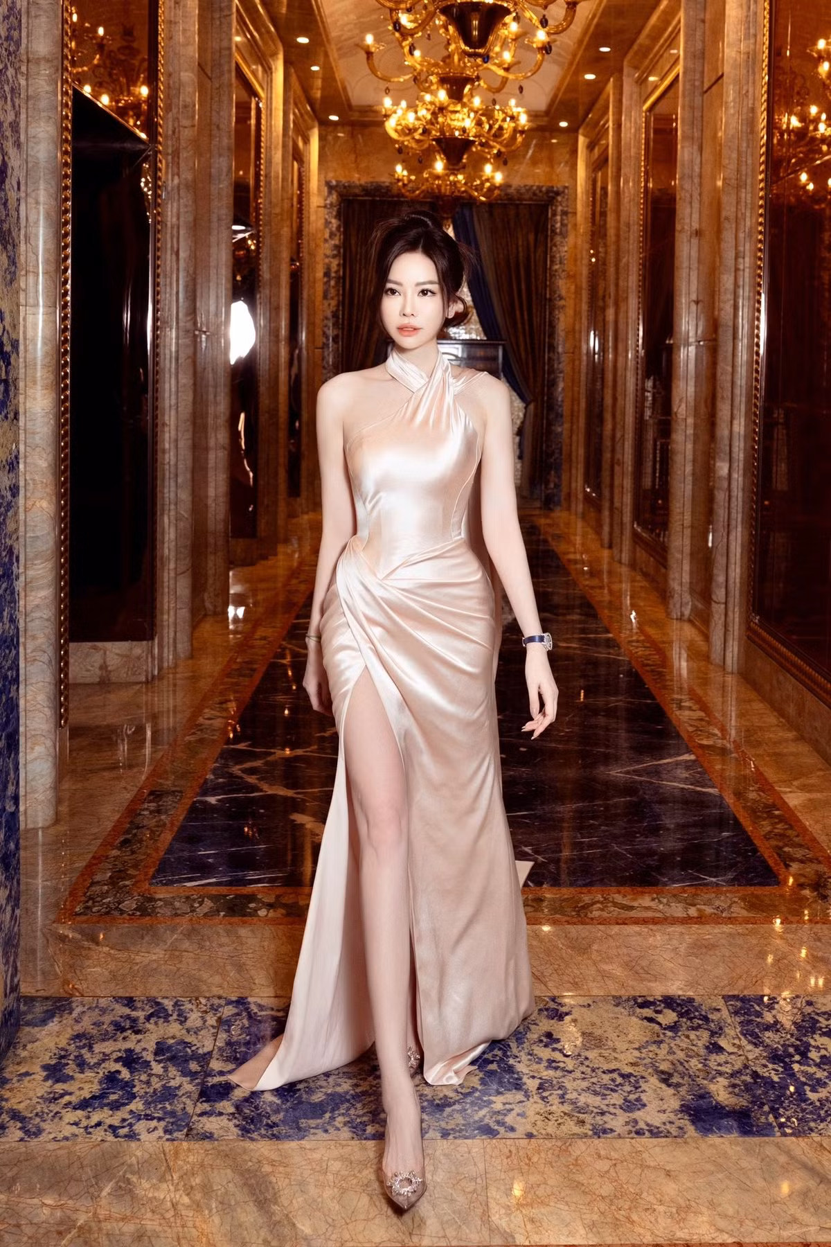 Làn da căng bóng, mịn màng của nữ doanh nhân cũng khiến cộng đồng mạng không khỏi ngưỡng mộ.