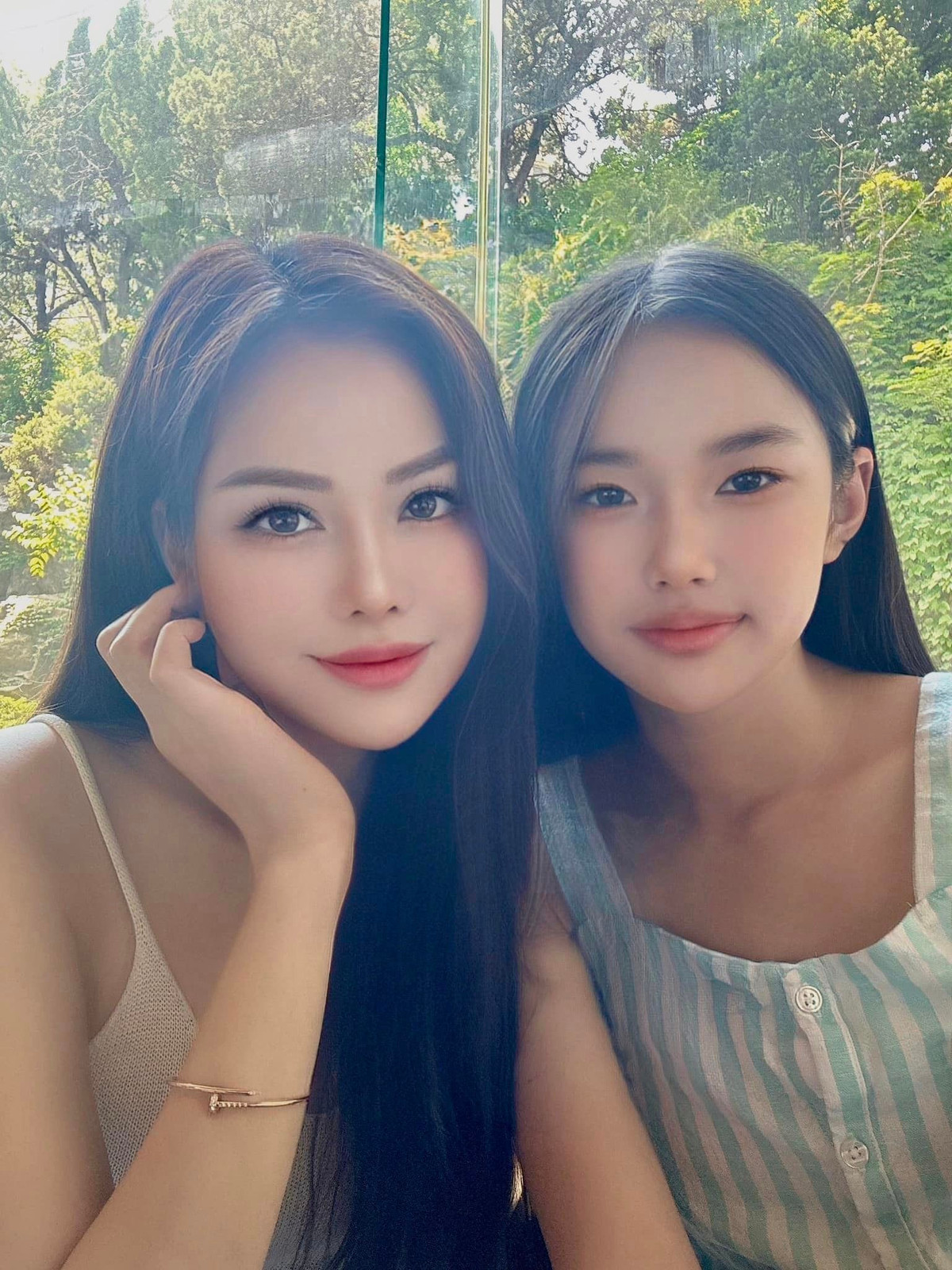 Mới đây, con trai tỷ phú Hoàng Kiều - doanh nhân Sammy Hoàng đã đưa hai con về Việt Nam đoàn tụ cùng vợ - siêu mẫu Đào Lan Phương.