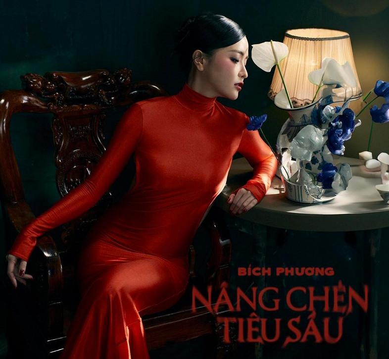 Mới đây, Bích Phương trở lại đường đua âm nhạc bằng sản phẩm mới "Nâng chén tiêu sầu", ra mắt đúng 0h00 ngày 8/3. MV ngay sau khi phát hành đã nhận được sự quan tâm đặc biệt của khán giả.