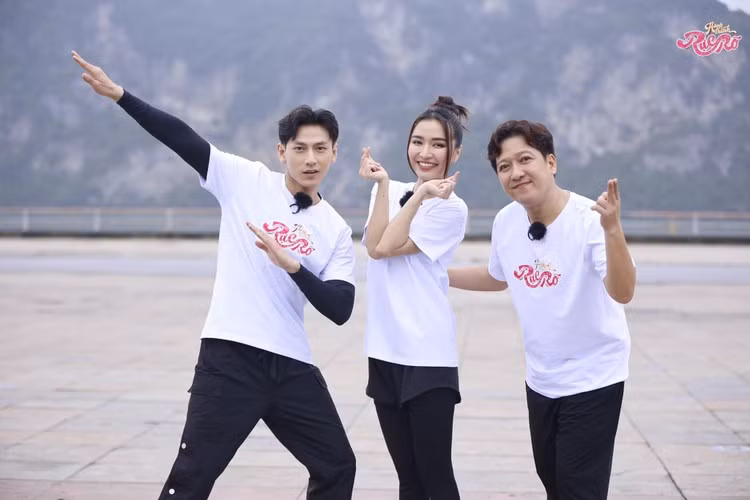 Thời gian gần đây, giọng ca sinh năm 1989 quyết định tái xuất với một loạt dự án mới. Cô còn lần đầu tham gia chương trình truyền hình thực tế "Hành trình rực rỡ".