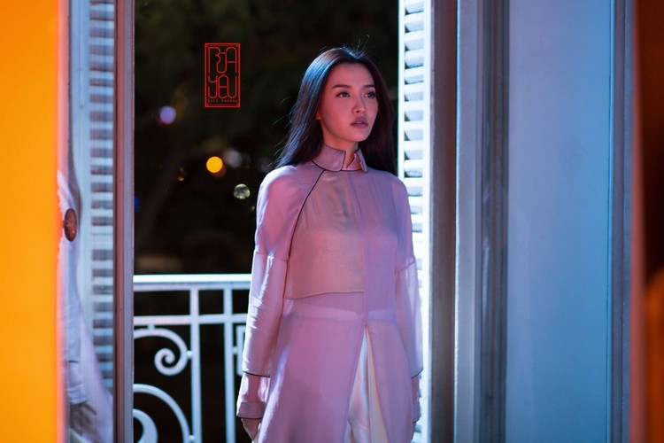 Từng chỉ được trả 1,5-2 triệu đồng/show, thế nhưng sau nhiều năm nỗ lực không ngừng nghỉ trong sự nghiệp, cát-sê của Bích Phương tăng lên rất cao, tới hàng trăm triệu một show.