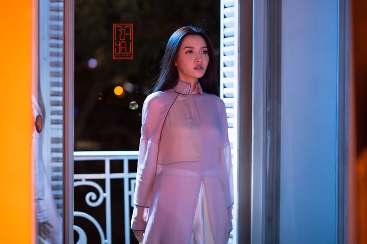 Từng chỉ được trả 1,5-2 triệu đồng/show, thế nhưng sau nhiều năm nỗ lực không ngừng nghỉ trong sự nghiệp, cát-sê của Bích Phương tăng lên rất cao, tới hàng trăm triệu một show.