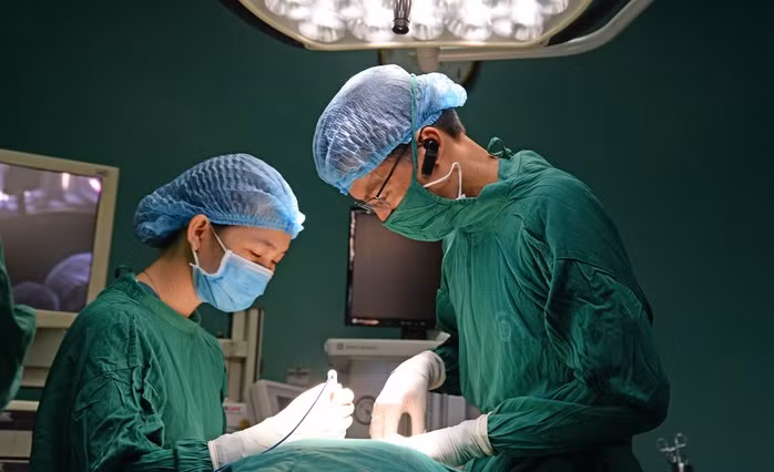 Chói mắt, run tay chân, sụt cân... dễ bệnh tuyến giáp - Hình 2 Choi mat, run tay chan, sut can... de benh tuyen giap-Hinh-2