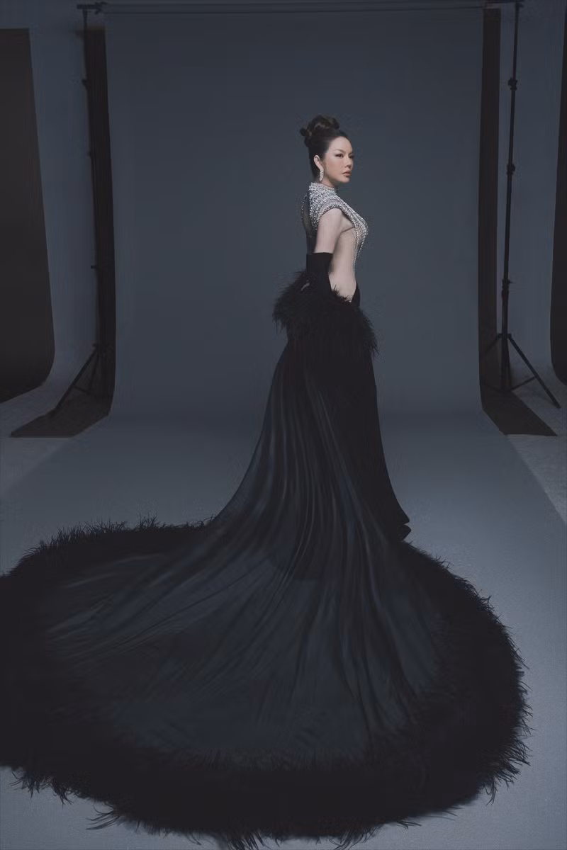 Với vai trò thành viên Hội đồng chuyên môn giải thưởng Ngôi sao của năm 2023, diễn viên Lý Nhã Kỳ cũng hài hước cho biết, cô rất thích hạng mục "Hot Mom" và hy vọng tương lai có cơ hội được đề cử.