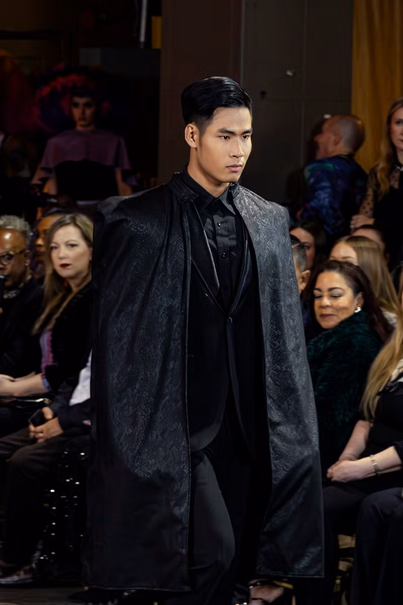 Danh Chieu Linh dien thoi trang cho gioi thuong luu My