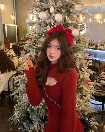 Khi được hỏi bí kíp giữ dáng, hot girl cho biết, cô nàng chơi thể thao nhiều, ăn uống cũng nhiều nhưng đều là đồ ăn lành mạnh, ít calo lại đủ chất.