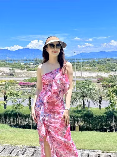 Vóc dáng vòng nào ra vòng đó của bà mẹ hai con khiến nhiều người mơ ước.