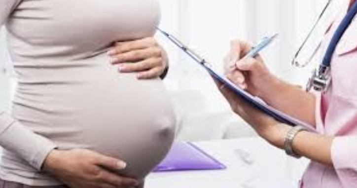 San phu 24 tuoi phat hien co tu cung doi hiem gap