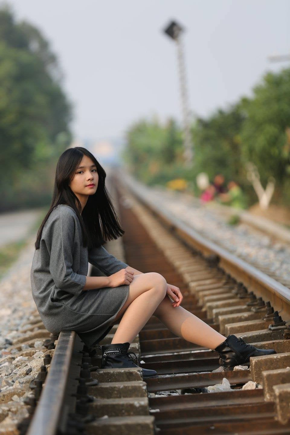 Hiện tại, nghệ sĩ Thùy Dung ít nhận show đi hát và chỉ xuất hiện trong những sự kiện phù hợp. Phần nhiều thời gian chị dành cho công việc làm giảng viên piano tại Học viện Âm nhạc Quốc gia và trung tâm riêng. Hạ Phương ngoài việc đi học, đi làm, với vốn kiến thức nhiều năm học piano, cô cũng trợ giúp mẹ trong việc dạy học. 