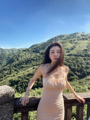 Theo tìm hiểu, Thiệu Đại Nhi tốt nghiệp Khoa Tài chính tại Đại học British Columbia (UBC) ở Canada.