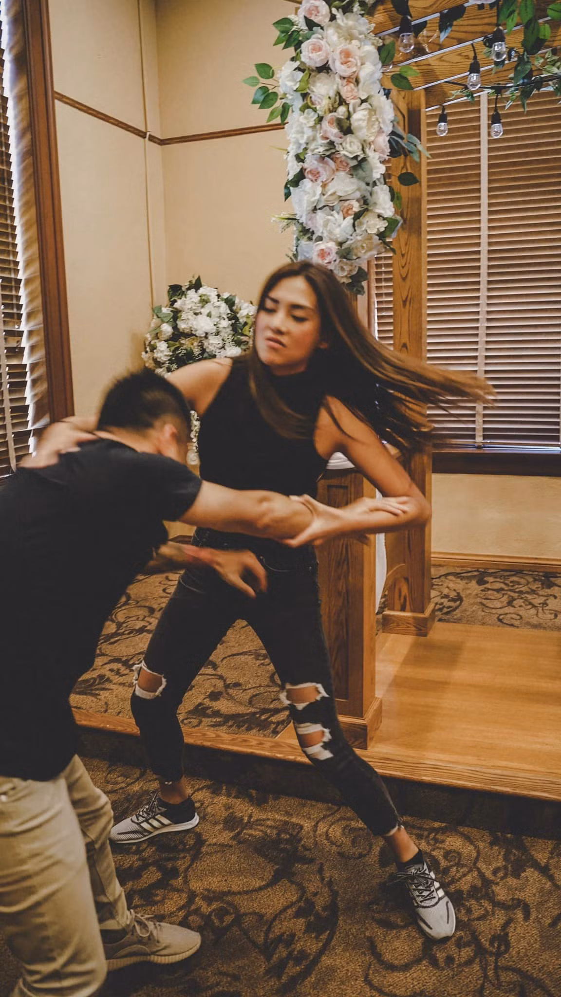 Cô chia sẻ hình ảnh hài hước cùng ông xã.