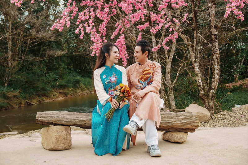 "Như mọi năm, năm nay Lý Hải và gia đình sẽ về quê nhà Tiền Giang đón tết, sau đó sớm trở lại Sài Gòn để bắt tay vào công việc hậu kỳ cho kịp tiến độ của phim”, đạo diễn Lý Hải cho biết.