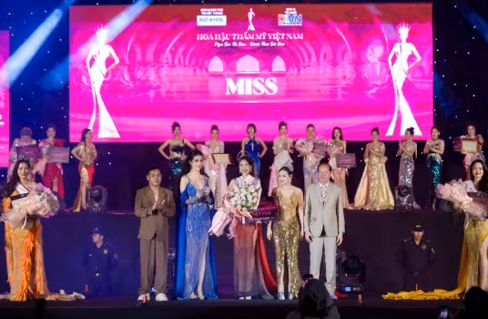 Hai thi sinh dang quang trong chung ket Hoa hau Tham my Viet Nam-Hinh-2