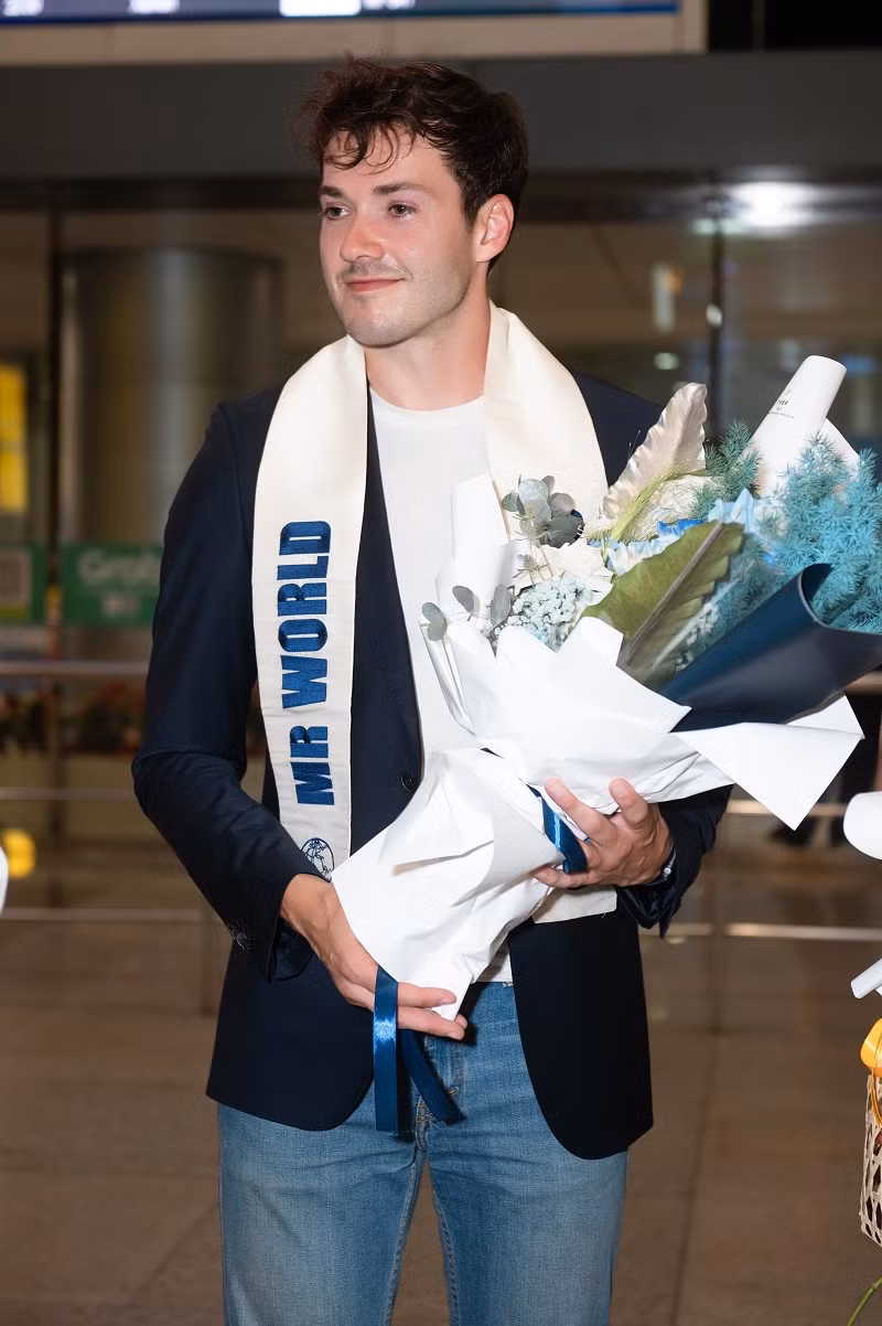 Lần ghé thăm Việt Nam này, Mr World 2019 sẽ tham dự các hoạt động nằm trong khuôn khổ cuộc thi Mr World Vietnam 2024, hoạt động từ thiện, dự show thời trang VBFF All Stars mùa 7 của đạo diễn Hoàng Nhật Nam. Vào tháng 9/2024, anh sẽ có màn final walk và kết thúc nhiệm kỳ của mình.