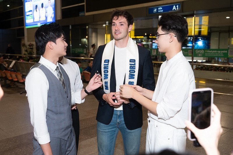 Trước câu hỏi muốn thưởng thức món ăn nào của Việt Nam, Jack Heslewood nói: “Tôi muốn được thưởng thức bánh mì”.