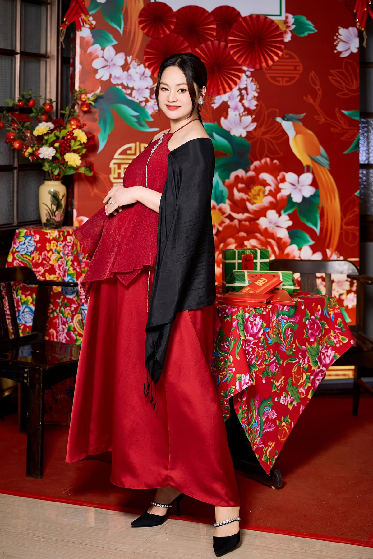 Hình ảnh Lan Phương rạng rỡ tham gia sự kiện giải trí.