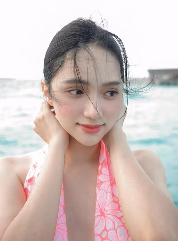 Trong mỗi lần xuất hiện, Hoa hậu Chuyển giới Quốc tế 2018 luôn gây sốt với làn da trắng phát sáng không thua kém gì Ngọc Trinh.